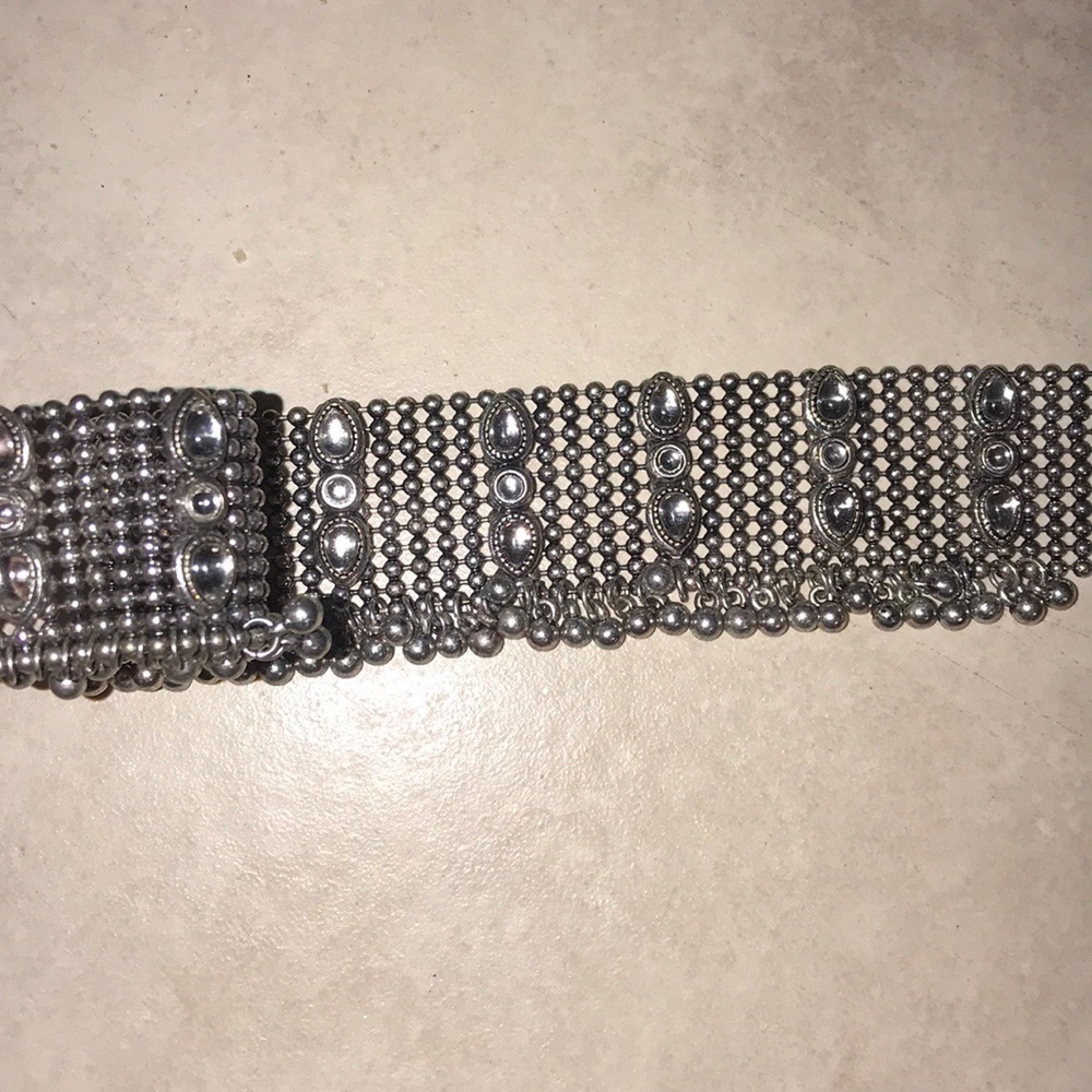 Metal diamond choker from H&M.